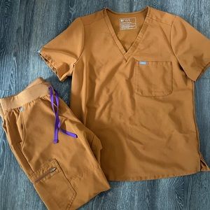 Women’s Atlantic gold scrub set